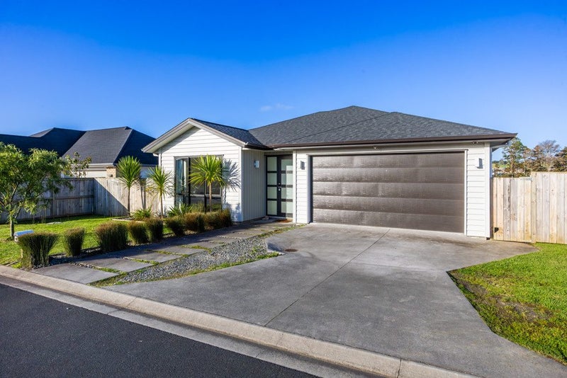 8 Ahorangi Road, Silverdale, Rodney, Auckland - Carousel 1