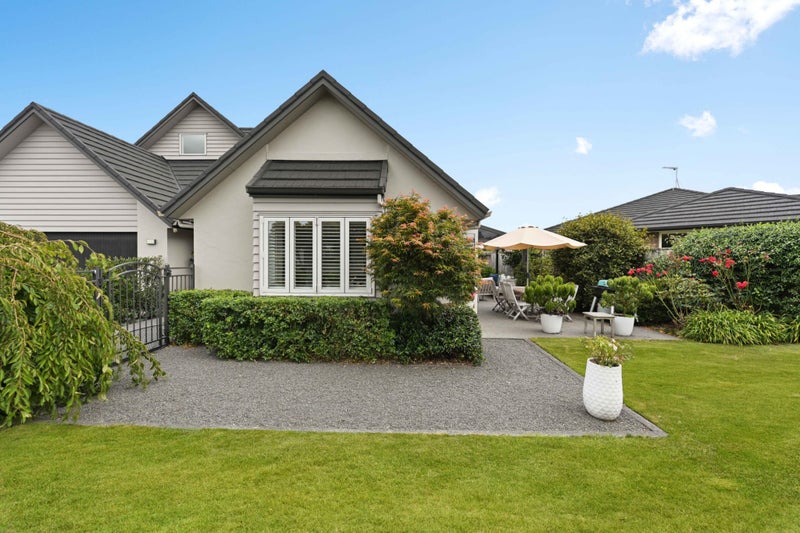 194 Saint James Drive, Huntington, Hamilton - Carousel 2