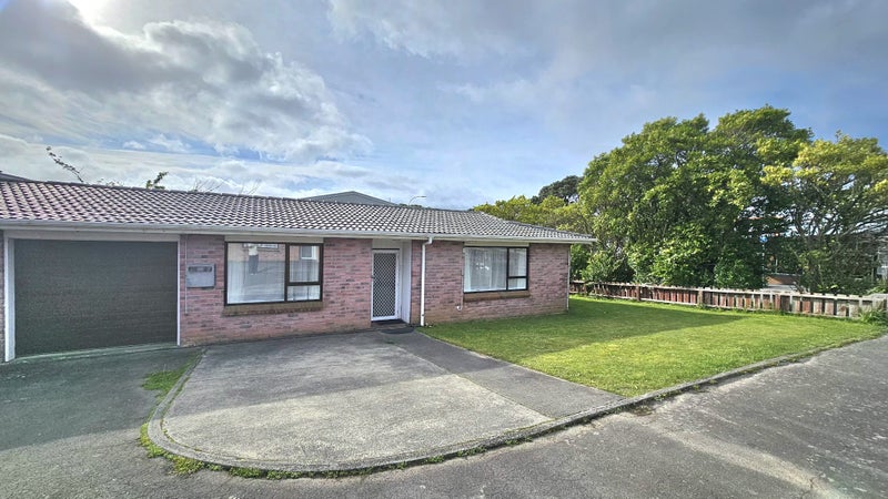 5/4 Stewart Drive, Newlands, Wellington - Carousel 2