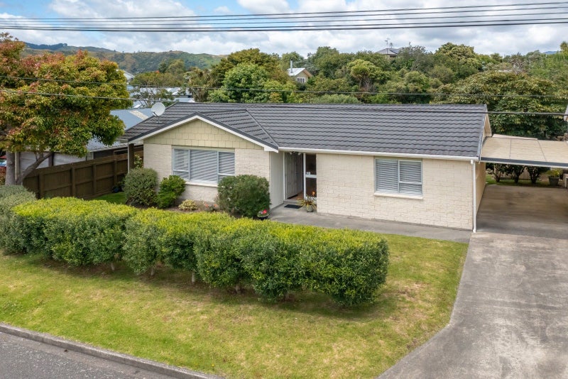 20 Menin Road, Raumati South, Paraparaumu - Carousel 1