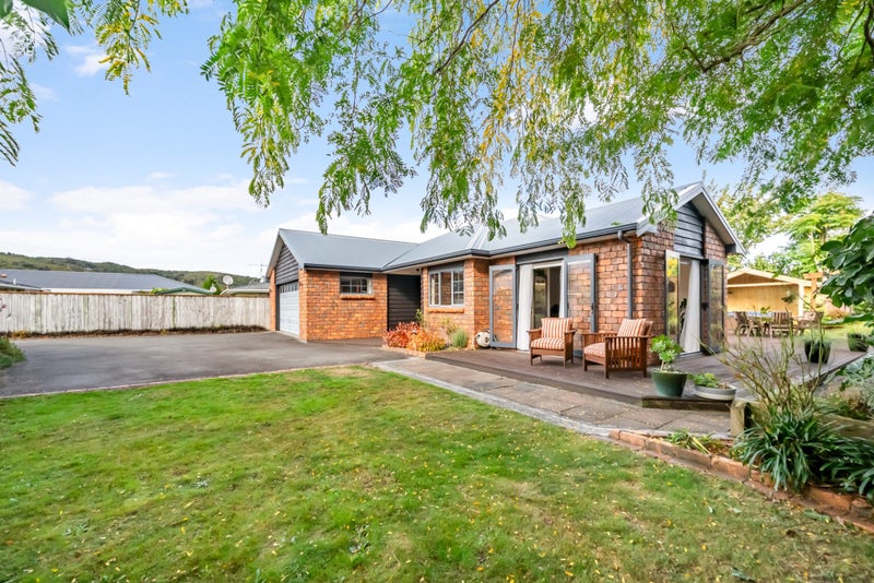 39 Ebdentown Street, Ebdentown, Upper Hutt - Carousel 1