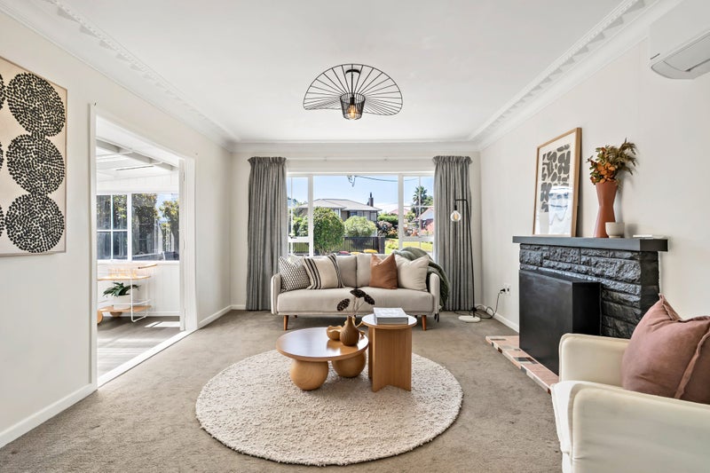 7 Tiroroa Avenue, Te Atatu South, Auckland - Carousel 2