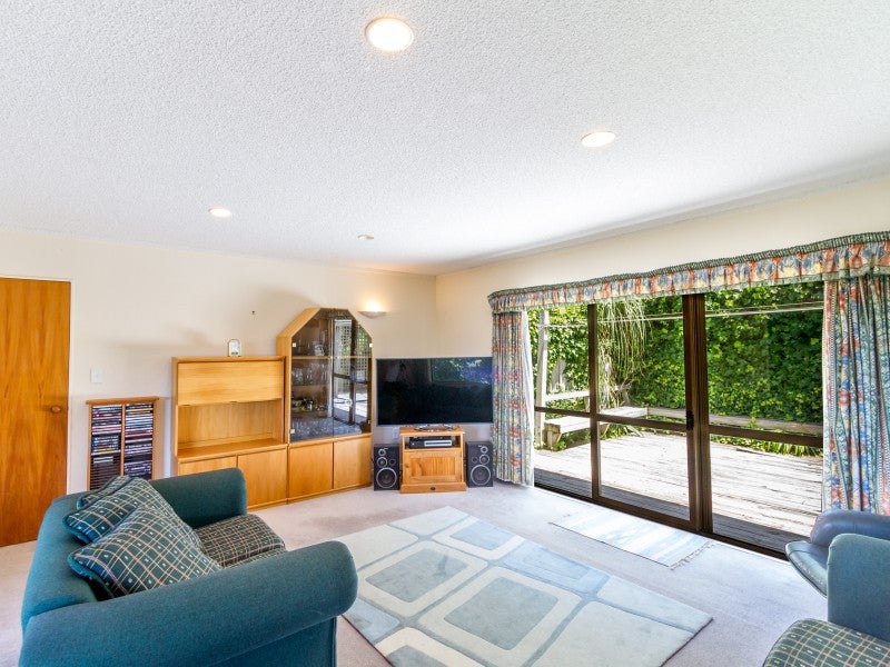 59 Ayton Drive, Whitby, Porirua - Carousel 2