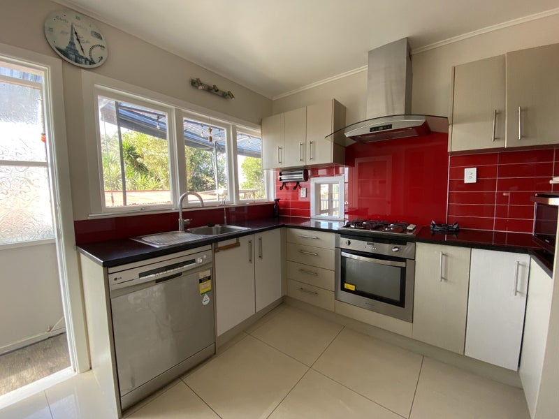53 Chatsworth Crescent, Pakuranga Heights, Auckland - Carousel 2