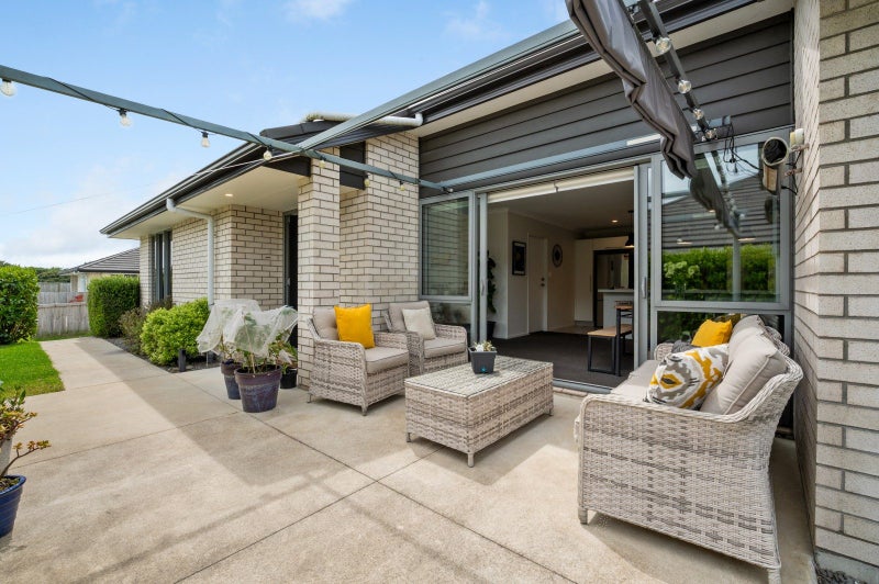 2 Kahawai Close, Pyes Pa, Tauranga - Carousel 1