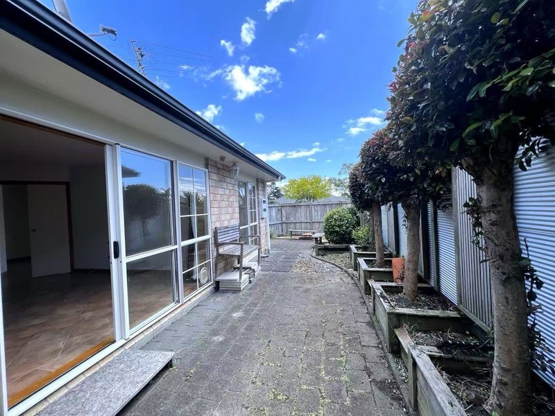 1/16 Glanworth Place, Dannemora, Auckland - Carousel 2
