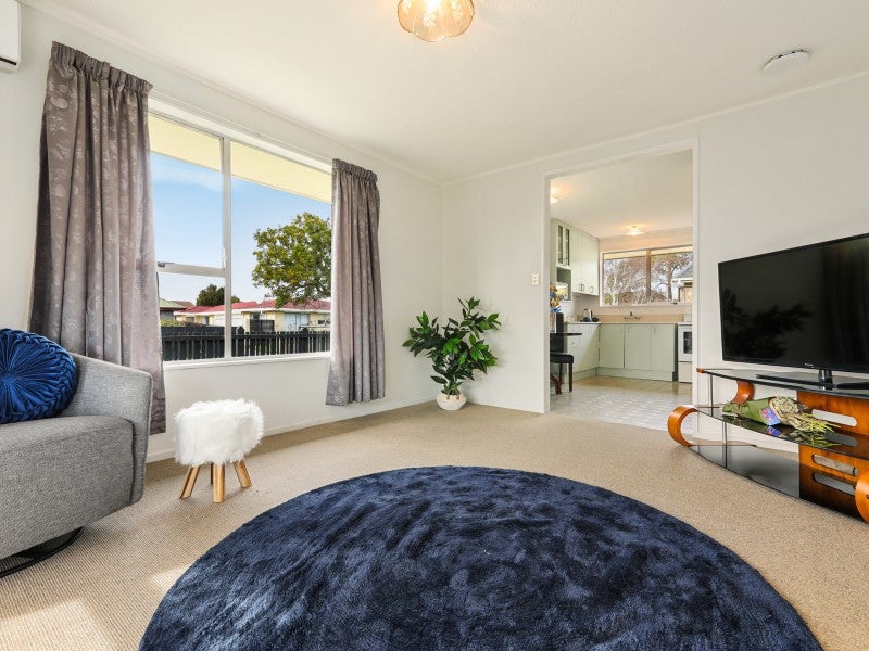 1/39 Chipping Lane, Redwood, Christchurch - Carousel 2