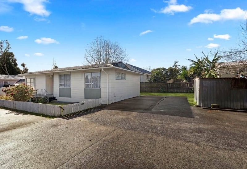 1/58 Te Irirangi Drive, Clover Park, Auckland - Carousel 2