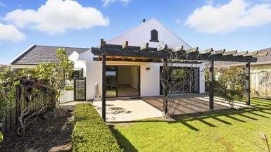 2 Quadrant Heights, Paraparaumu - Carousel 1