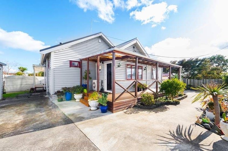 109 Seymour Road, Sunnyvale, Waitakere City, Auckland - Carousel 2