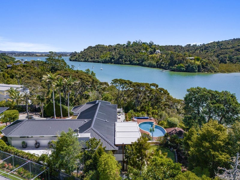 14 Oscar Road, Greenhithe, Auckland - Carousel 1