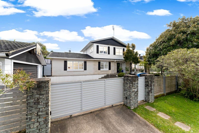 2 King Richard Place, Browns Bay, Auckland - Carousel 2