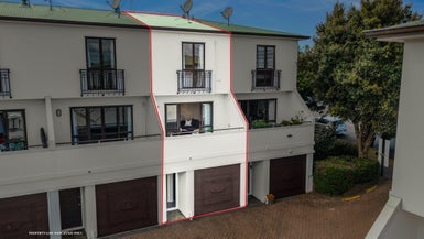 2/25 Rossmay Terrace, Kingsland, Auckland - Carousel 1