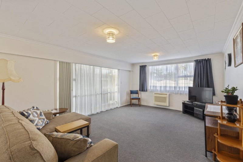 1/6 Fairview Place, Westown, New Plymouth - Carousel 1