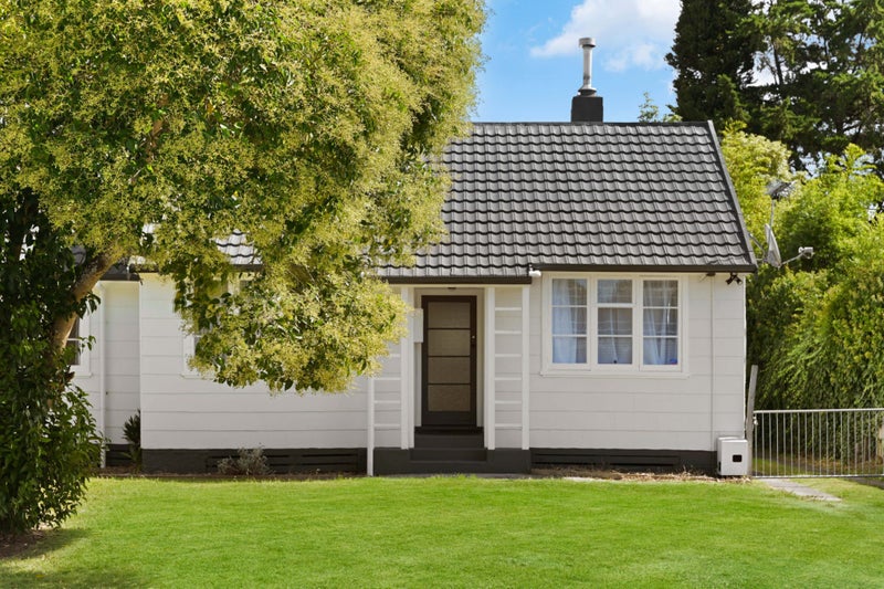 15 Paul Crescent, Fairfield, Hamilton - Carousel 1