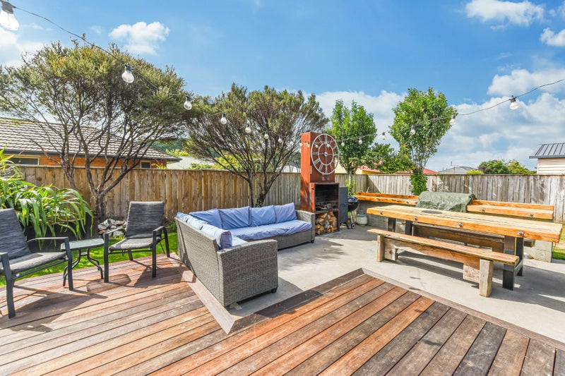 4 Whiting Drive, Wakefield - Carousel 2