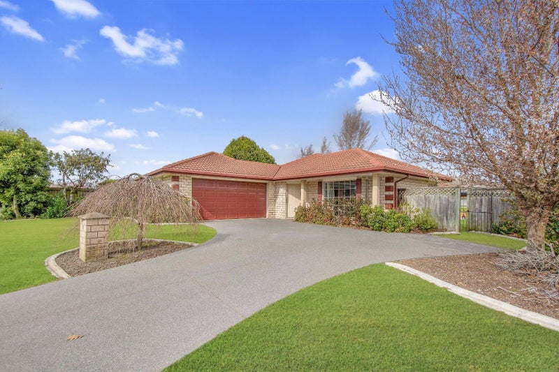 8 Blarney Place, Casebrook, Christchurch - Carousel 1