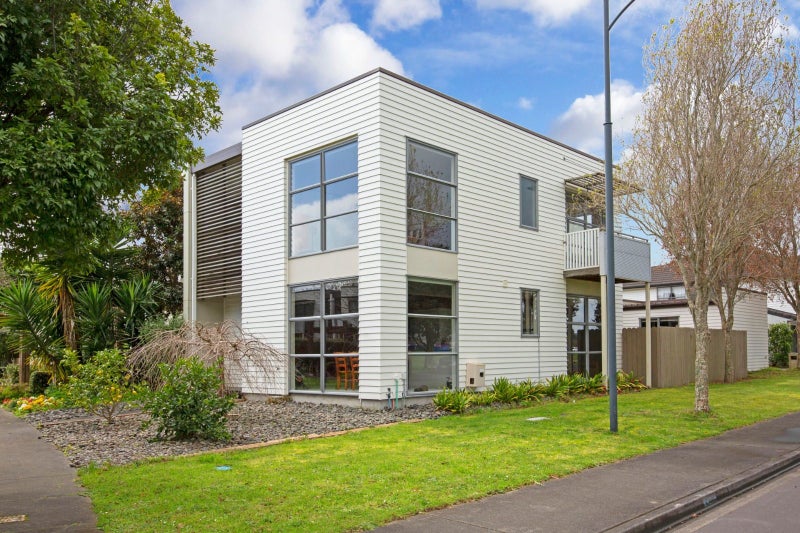 16 Figaro Crescent, Takanini, Auckland - Carousel 1