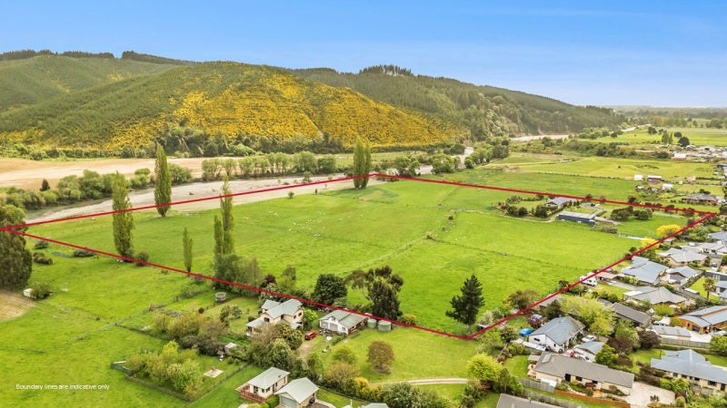 19 Whiting Drive, Wakefield, Wakefield - Carousel 2