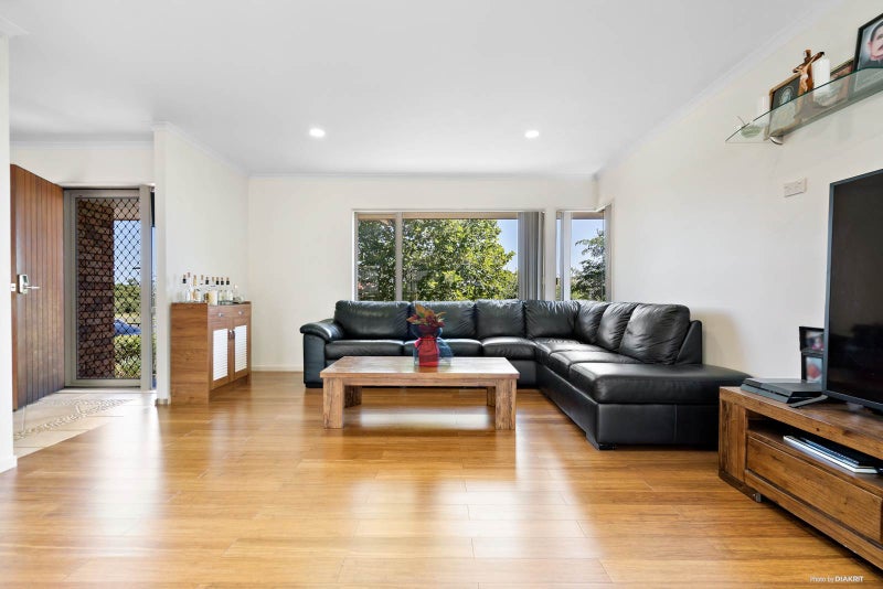 54 Accent Drive, Flat Bush, Auckland - Carousel 2