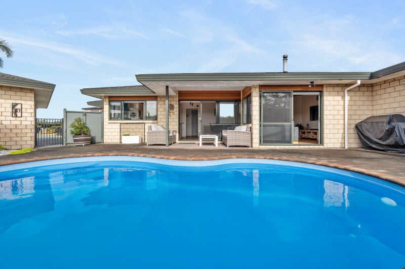 44 Bermuda Place, One Tree Point - Carousel 2