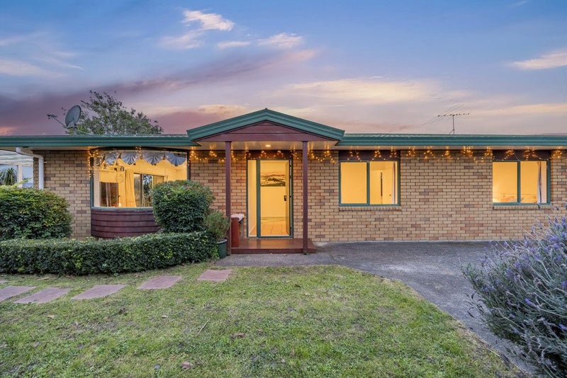 14 Swanson Oaks, Swanson, Auckland - Carousel 1