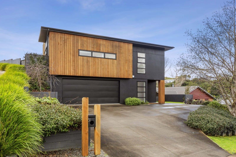 51 Poplar Grove, Whalers Gate, New Plymouth - Carousel 1