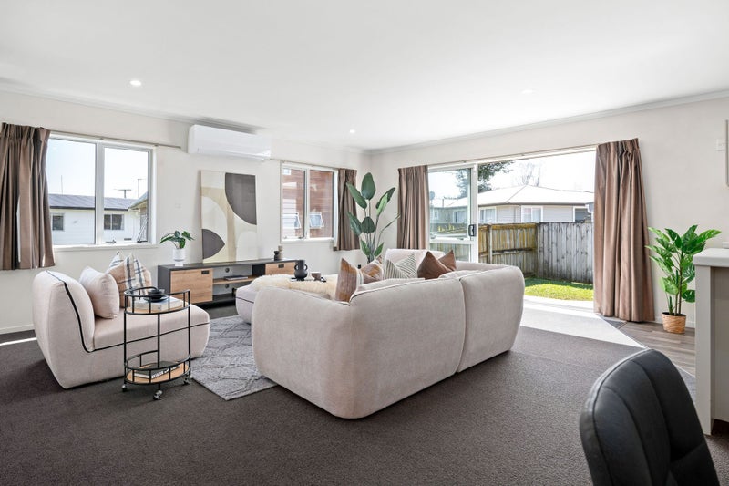 10A Mabian Crescent, Deanwell, Hamilton - Carousel 2