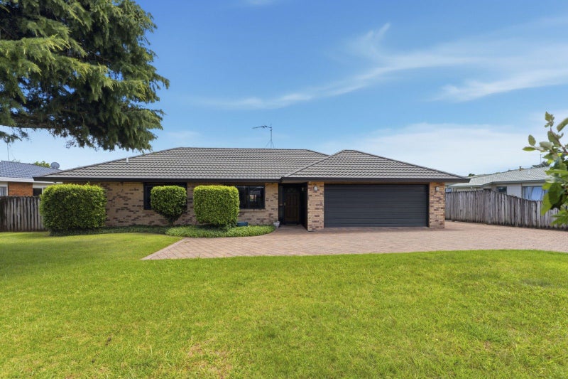 7 Burnt Oak Drive, Pyes Pa, Tauranga - Carousel 1