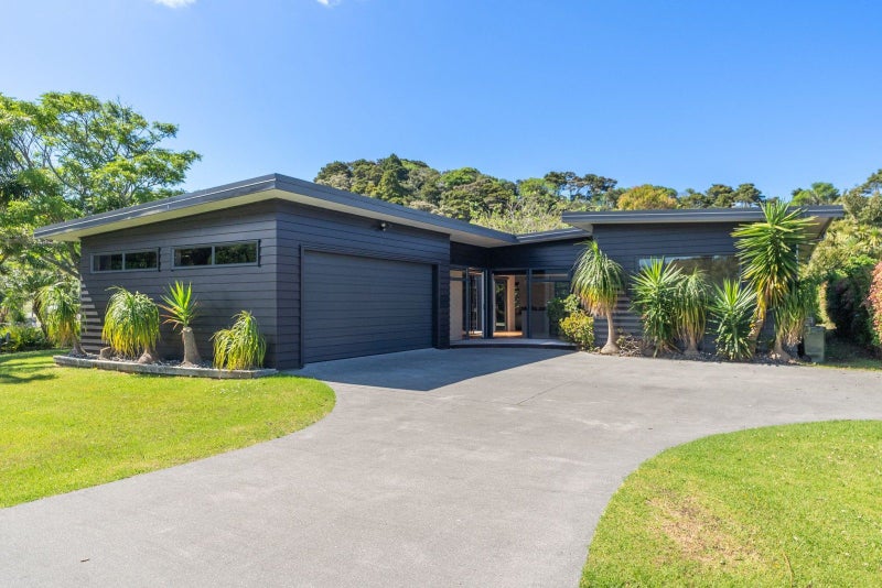 1 Coral Place, Matapouri, Whangārei - Carousel 1