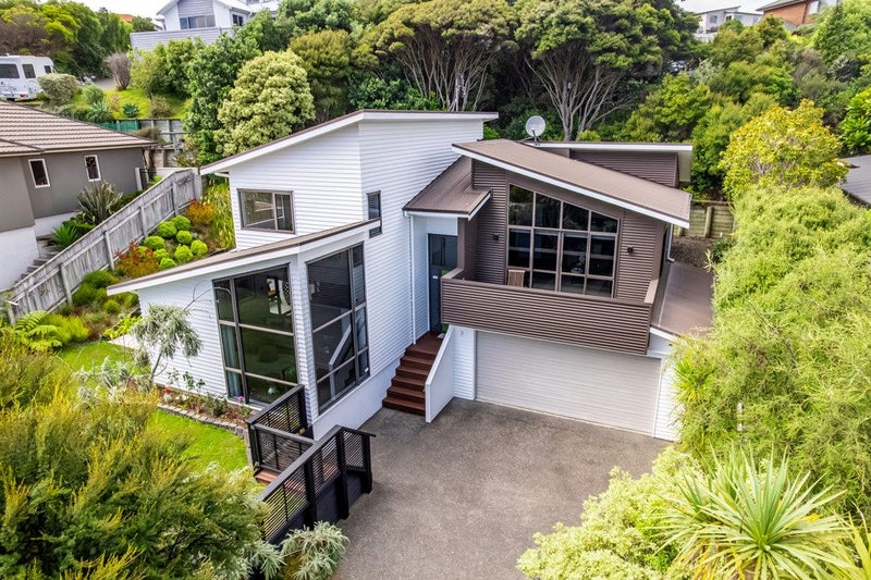 37 Navigation Drive, Whitby, Porirua - Carousel 2