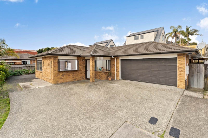 9 Claywest Place, Glen Eden, Auckland - Carousel 1