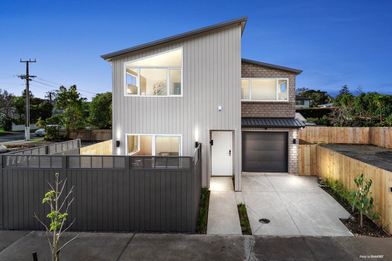 2 Crieff place, Te Atatu Peninsula, Auckland - Carousel 1