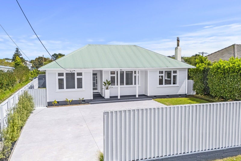 130 Seaview Road, Westown, New Plymouth - Carousel 1