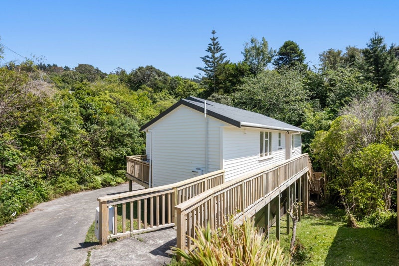 34A Lyndhurst Road, Tawa, Wellington - Carousel 15