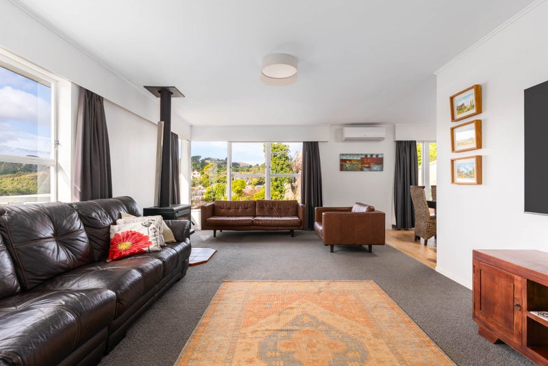 9 Dormar Place, Churton Park, Wellington - Carousel 2