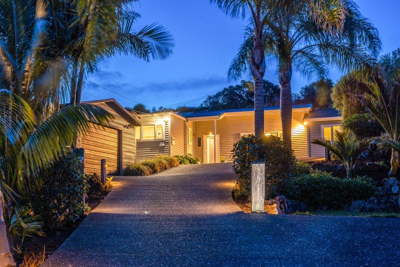 25 Hamilton Road, Surfdale, Waiheke Island - Carousel 1