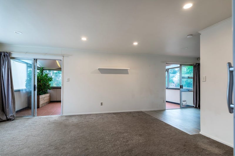 16 Roick Parade, Glen Eden, Auckland - Carousel 2