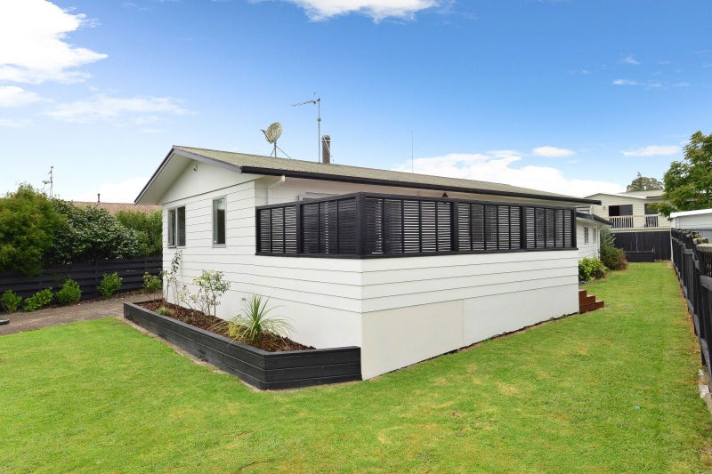 11 Blomfield Street, Nawton, Hamilton - Carousel 1