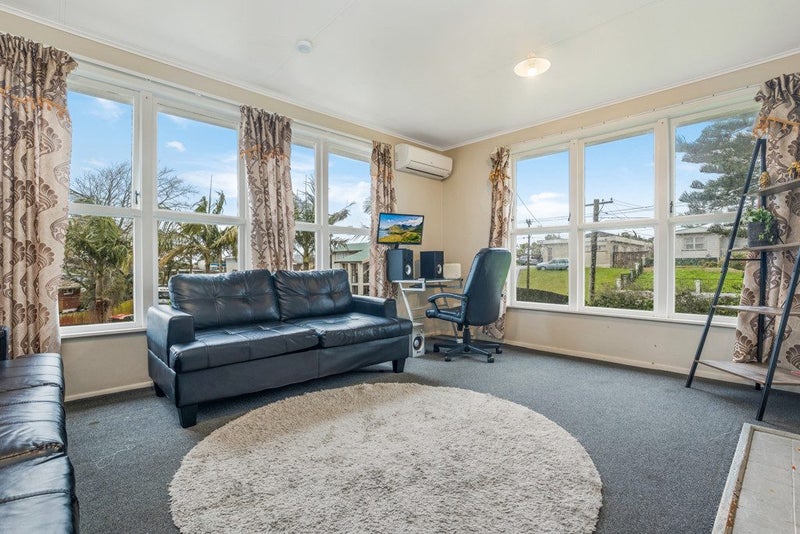 5 Farnborough Crescent, Mangere, Auckland - Carousel 2