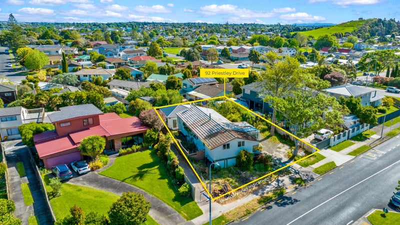 92 Priestley Drive, Bucklands Beach, Auckland - Carousel 1