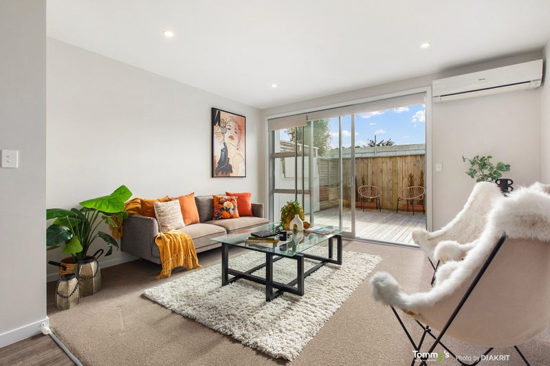 2/32 Dr Taylor Terrace, Johnsonville, Wellington - Carousel 2
