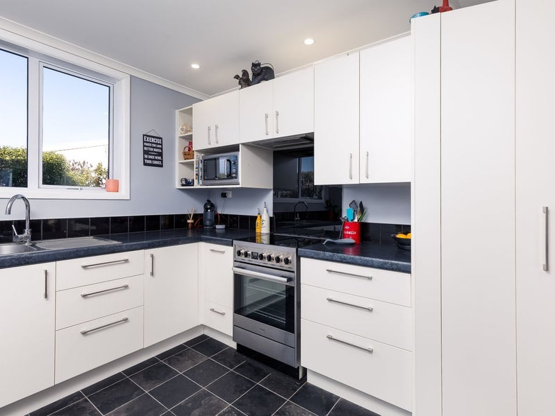 16 Coronation Street, Waimate, Waimate - Carousel 2