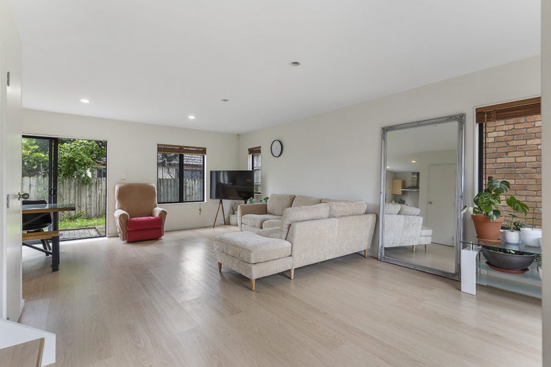 32/22 Northcross Drive, Oteha, Auckland - Carousel 2