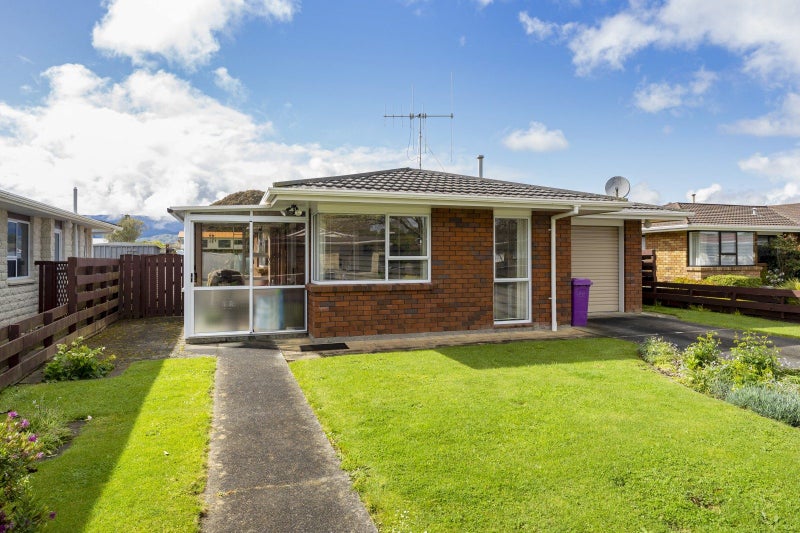8B Alexander Place, Otaki, Otaki - Carousel 1