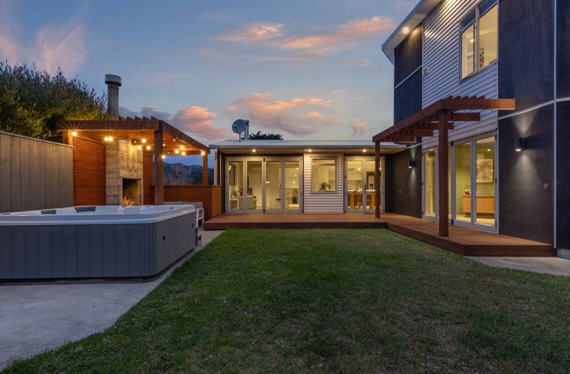 8 Tiromoana Road, Raumati South, Paraparaumu - Carousel 2