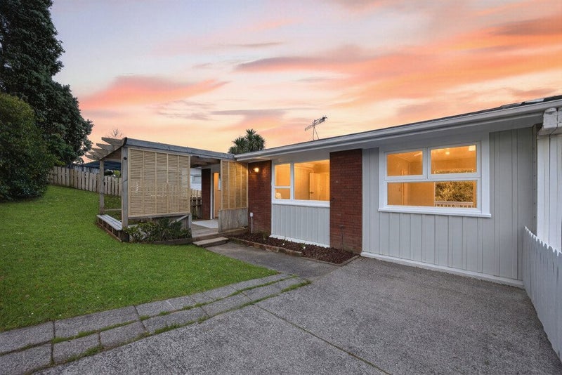2/2 Kashmir Road, Glen Eden, Auckland - Carousel 1