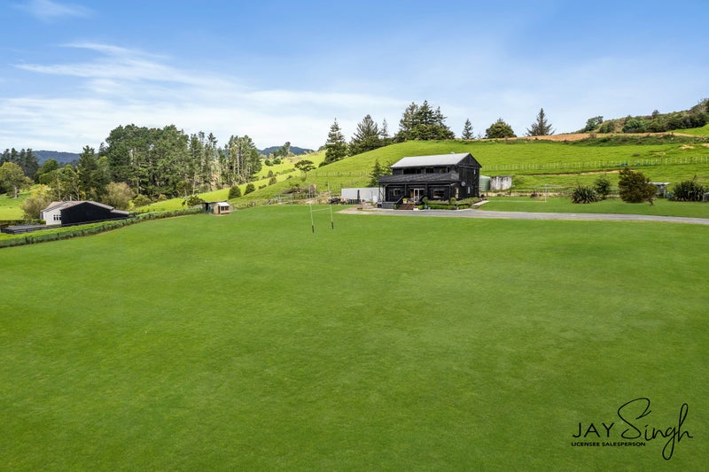 373 Ness Valley Road, Ness Valley, Papakura - Carousel 1