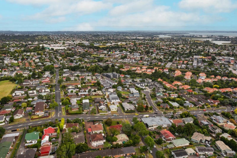 86 Titirangi Road, New Lynn, Auckland - Carousel 16