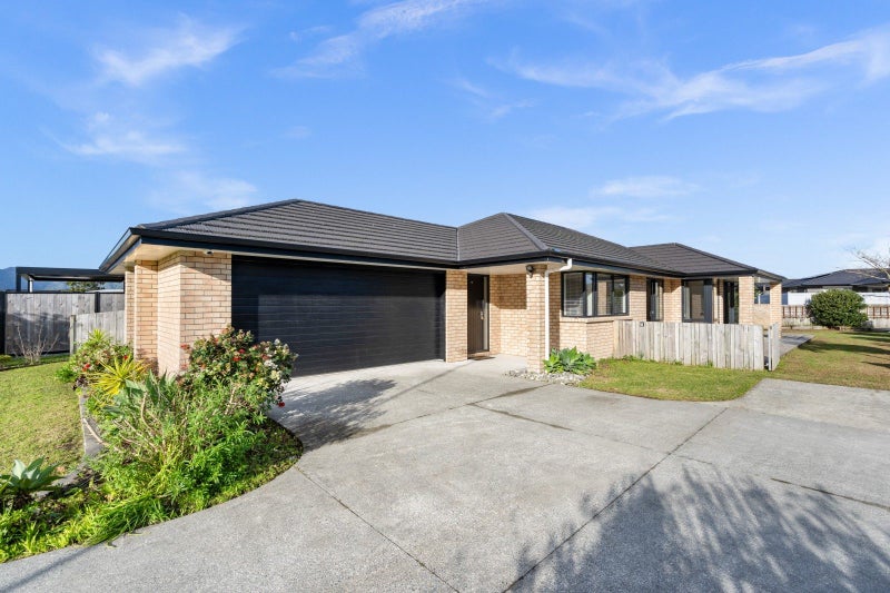 24 Kowi Lakes Drive, One Tree Point - Carousel 1